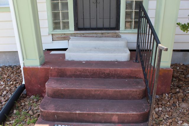 204 SENISA DR, San Antonio, TX 78228