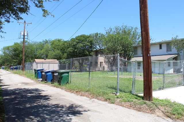 204 SENISA DR, San Antonio, TX 78228