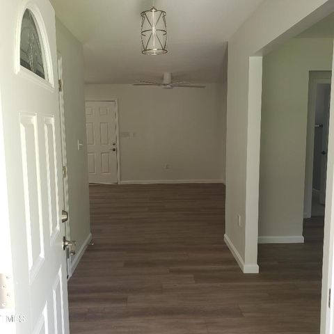 142 Marathon Lane, Fayetteville, NC 28304