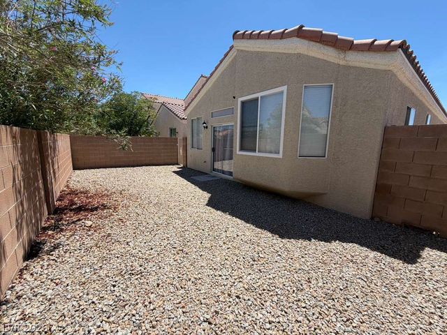 9588 Ensworth Street, Las Vegas, NV 89123