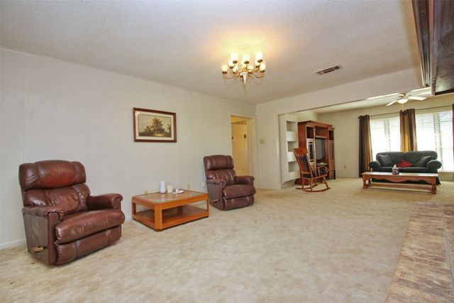 400 S Fordyce Street, Blooming Grove, TX 76626