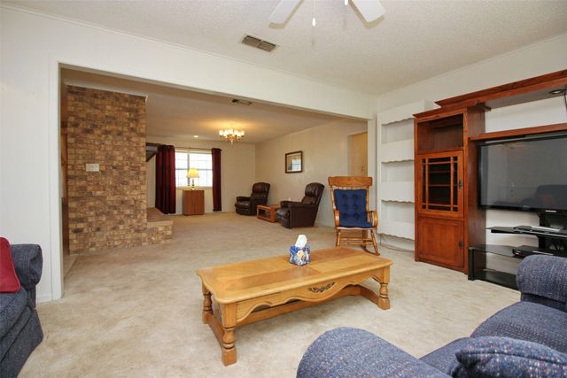 400 S Fordyce Street, Blooming Grove, TX 76626