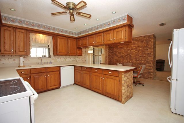 400 S Fordyce Street, Blooming Grove, TX 76626