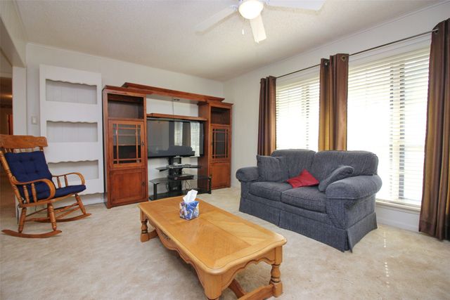 400 S Fordyce Street, Blooming Grove, TX 76626