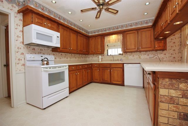 400 S Fordyce Street, Blooming Grove, TX 76626