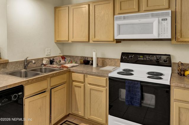 6111 MAGGIES Circle 115, Jacksonville, FL 32244