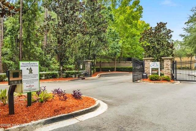 6111 MAGGIES Circle 115, Jacksonville, FL 32244