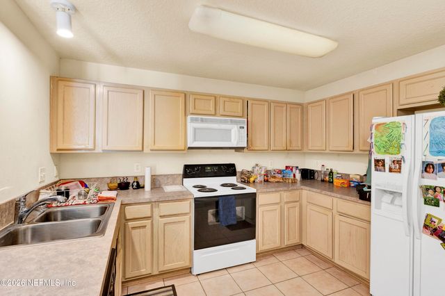 6111 MAGGIES Circle 115, Jacksonville, FL 32244
