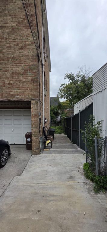 3233 Ely Avenue, Bronx, NY 10469 — photo 2