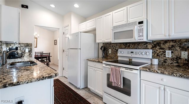 10082 Oakhurst WAY, Fort Myers, FL 33913
