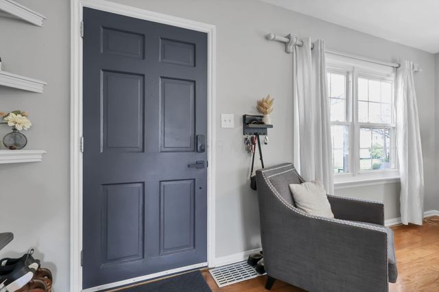 327 E Jeffrey Place, Columbus, OH 43214