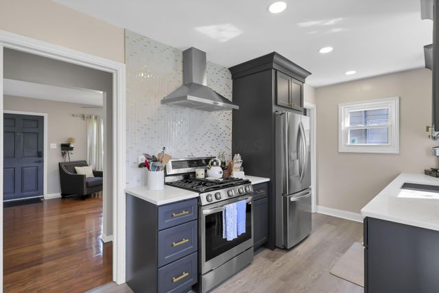 327 E Jeffrey Place, Columbus, OH 43214