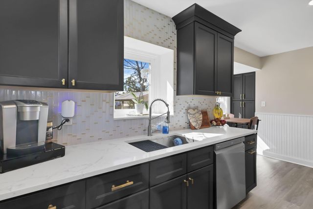 327 E Jeffrey Place, Columbus, OH 43214