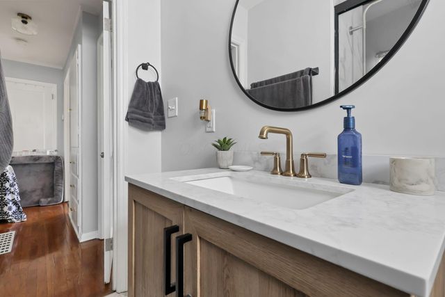 327 E Jeffrey Place, Columbus, OH 43214