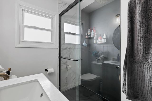 327 E Jeffrey Place, Columbus, OH 43214