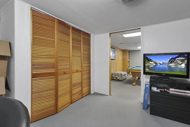 327 E Jeffrey Place, Columbus, OH 43214