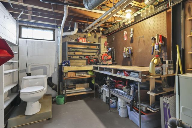 327 E Jeffrey Place, Columbus, OH 43214