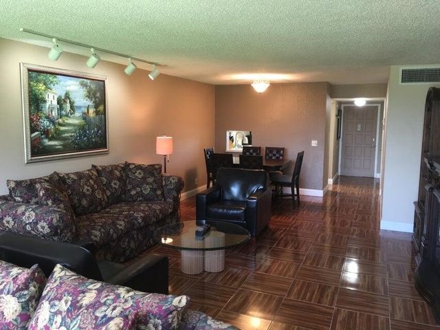 4070 Tivoli Court 202, Lake Worth, FL 33467
