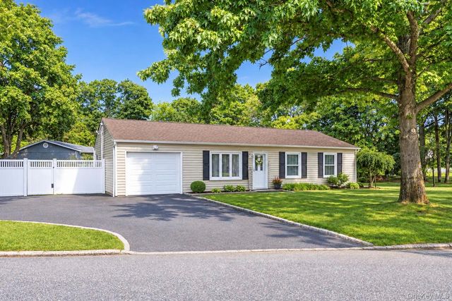 1 Lowell Road, Sayville, NY 11782