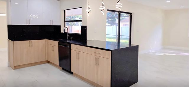 11516 SW 54th Street, Cooper City, FL 33330