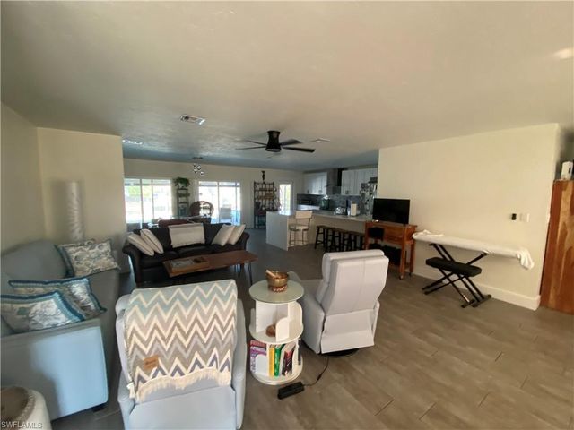5156 Sunnybrook CT, Cape Coral, FL 33904