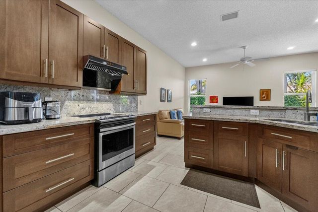 6634 JOG PALM Drive, Boynton Beach, FL 33437