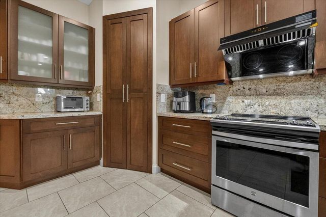 6634 JOG PALM Drive, Boynton Beach, FL 33437