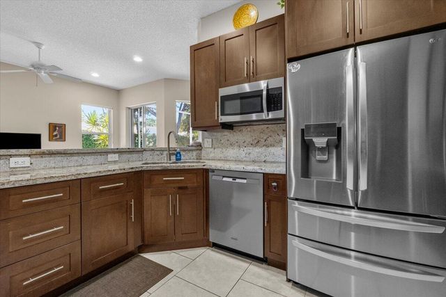 6634 JOG PALM Drive, Boynton Beach, FL 33437