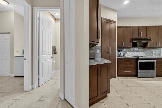 6634 JOG PALM Drive, Boynton Beach, FL 33437