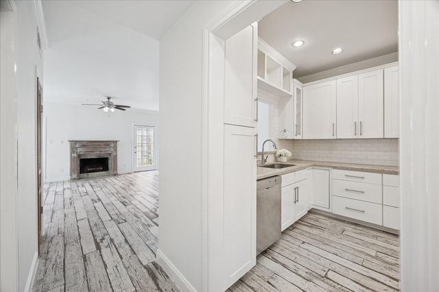 854 Augusta Drive 854, Houston, TX 77057