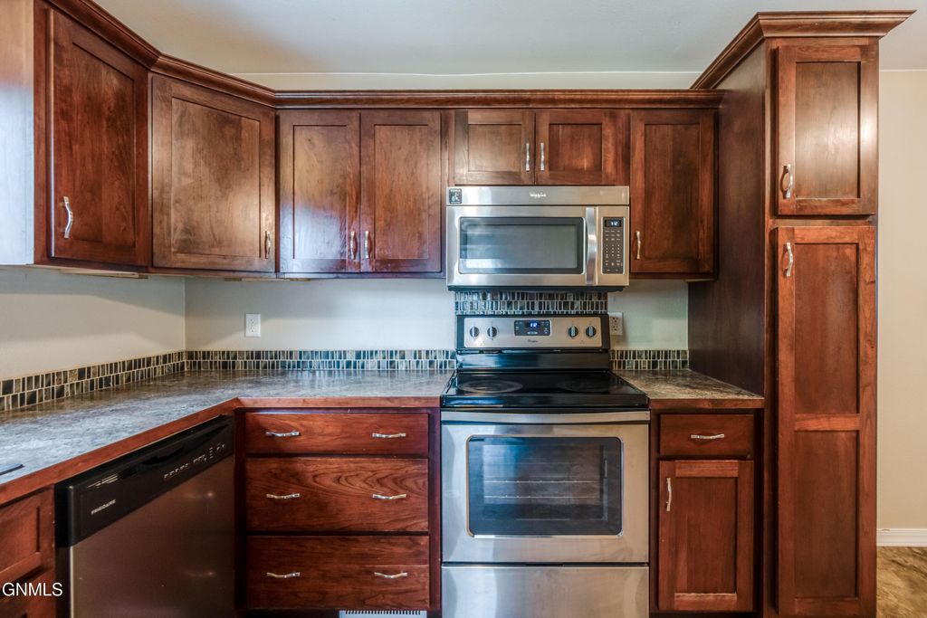 1016 W Sweet Avenue W, Bismarck, ND 58504 photo 5