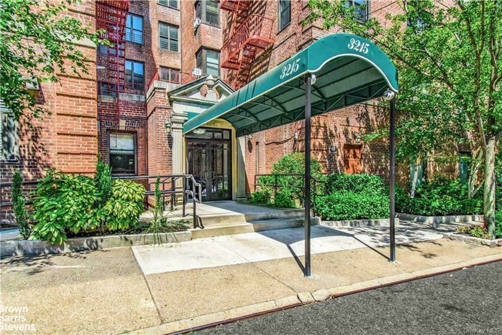 3215 Netherland Ave Apt 1C, New York City, NY 10463
