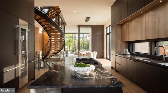 2717 TENNYSON ST NW, Washington, DC 20015