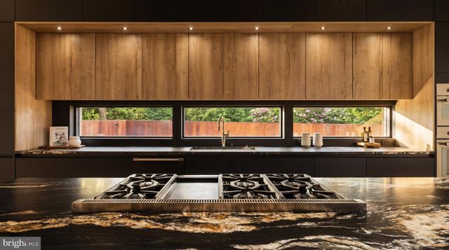 2717 TENNYSON ST NW, Washington, DC 20015