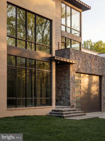 2717 TENNYSON ST NW, Washington, DC 20015