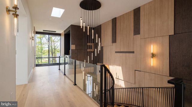 2717 TENNYSON ST NW, Washington, DC 20015