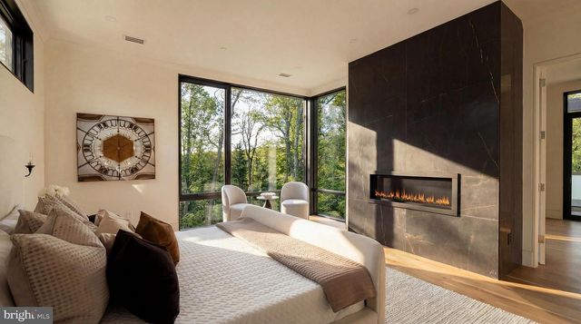 2717 TENNYSON ST NW, Washington, DC 20015