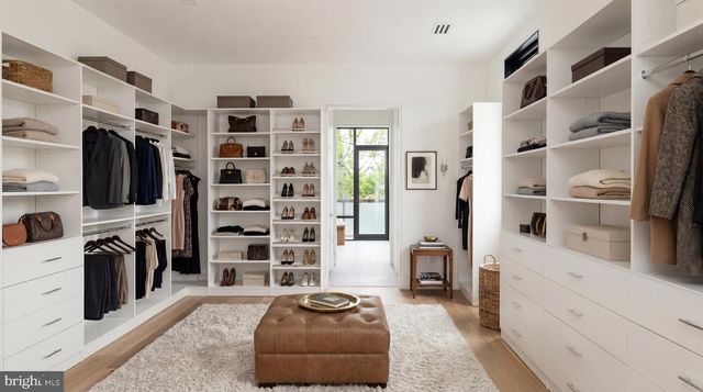 2717 TENNYSON ST NW, Washington, DC 20015