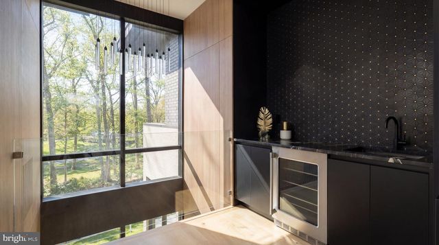 2717 TENNYSON ST NW, Washington, DC 20015