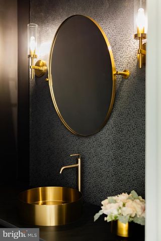 2717 TENNYSON ST NW, Washington, DC 20015