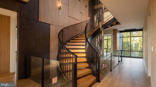 2717 TENNYSON ST NW, Washington, DC 20015