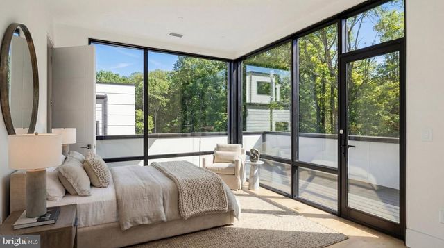 2717 TENNYSON ST NW, Washington, DC 20015