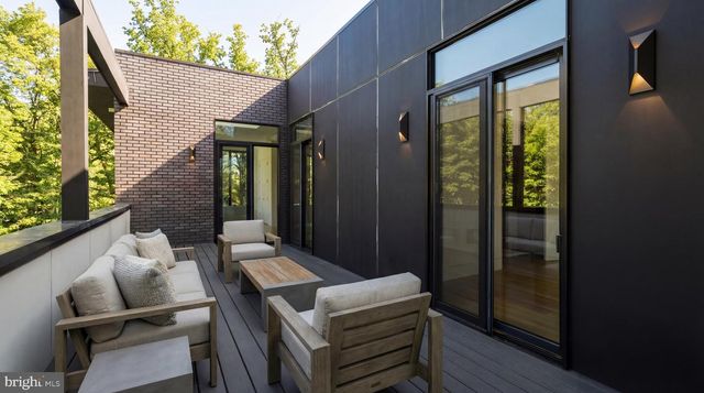 2717 TENNYSON ST NW, Washington, DC 20015