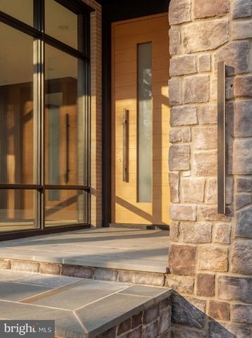 2717 TENNYSON ST NW, Washington, DC 20015