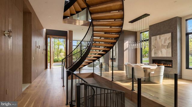 2717 TENNYSON ST NW, Washington, DC 20015