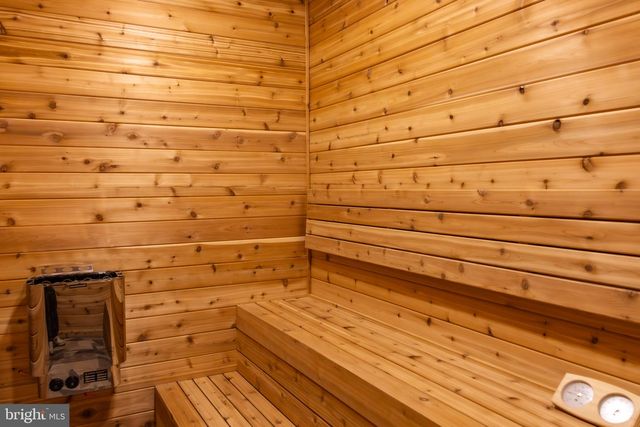 2717 TENNYSON ST NW, Washington, DC 20015