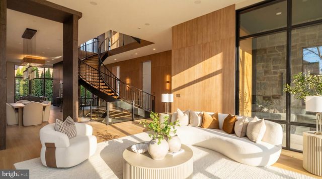 2717 TENNYSON ST NW, Washington, DC 20015