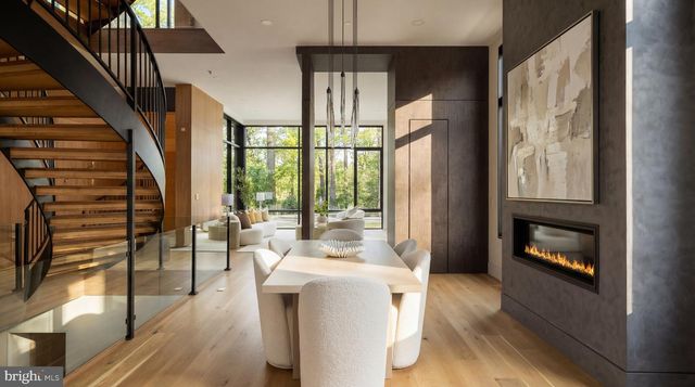 2717 TENNYSON ST NW, Washington, DC 20015