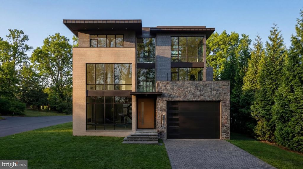 2717 TENNYSON ST NW, Washington, DC 20015