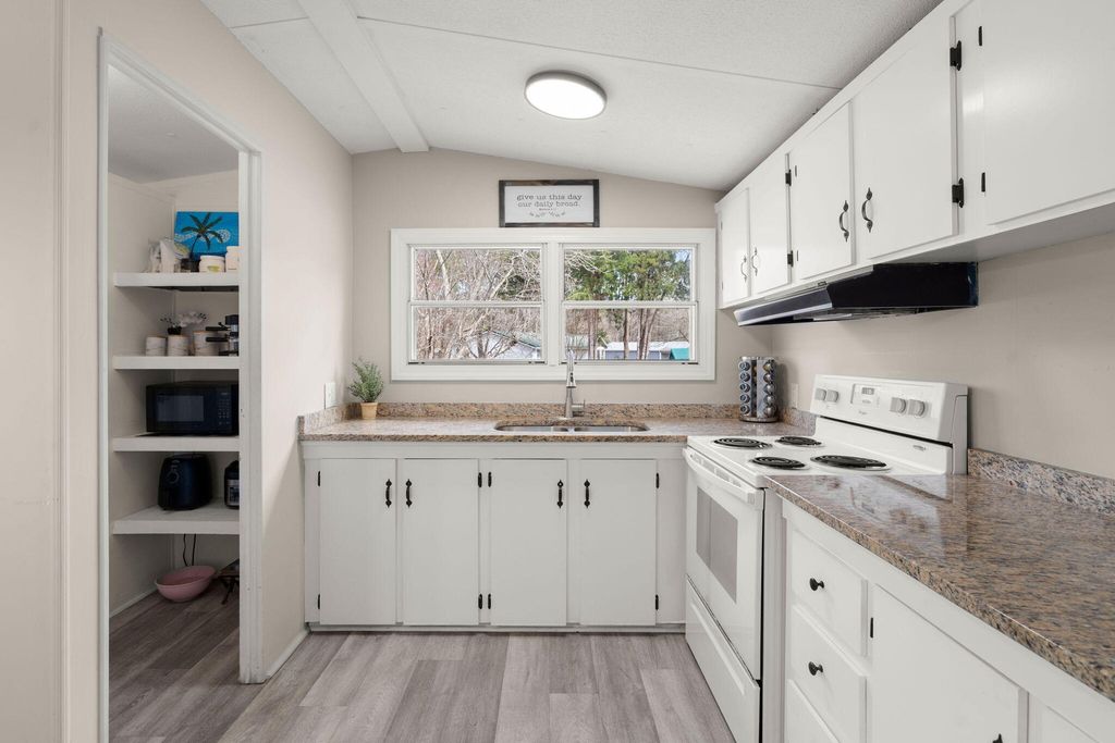 Image 11 of property listing at 322 E Poplar Branch Drive, Moncks Corner, SC 29461